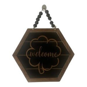 St Patrick’s Day Hexagon Welcome Lucky Shamrock Sign with Beaded Hanger